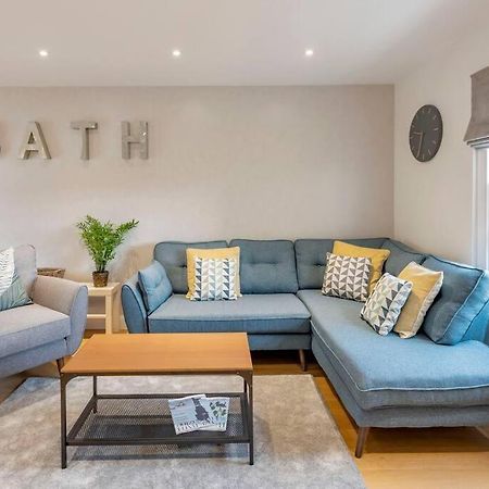 Fantastic 3-Bed House With Parking Villa Bath Buitenkant foto