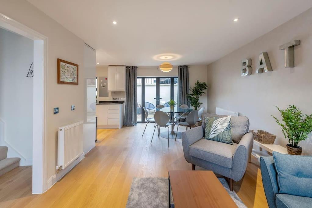 Fantastic 3-Bed House With Parking Villa Bath Buitenkant foto