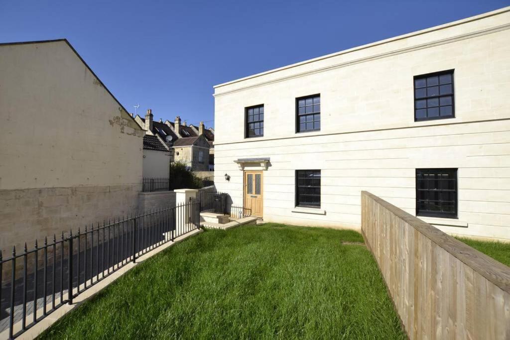 Fantastic 3-Bed House With Parking Villa Bath Buitenkant foto