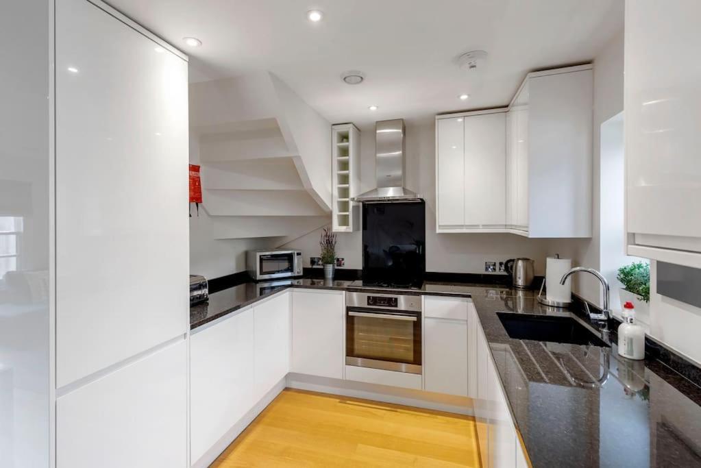 Fantastic 3-Bed House With Parking Villa Bath Buitenkant foto