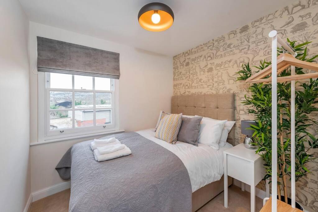 Fantastic 3-Bed House With Parking Villa Bath Buitenkant foto