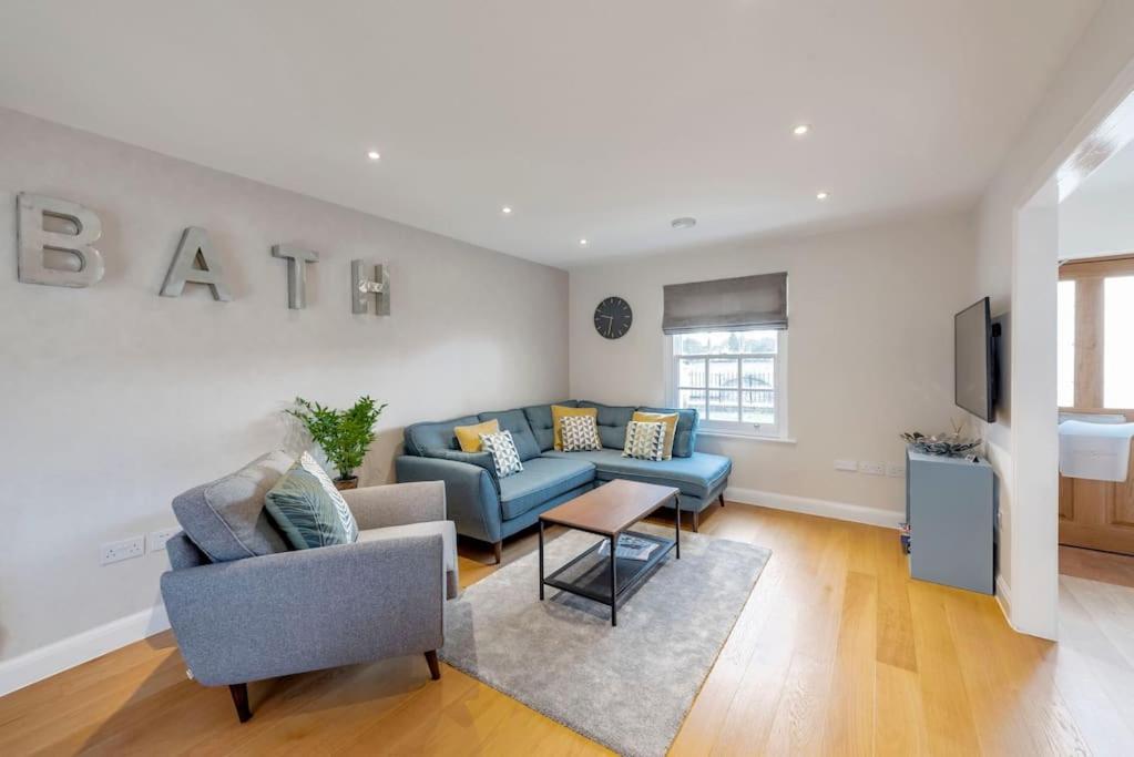 Fantastic 3-Bed House With Parking Villa Bath Buitenkant foto