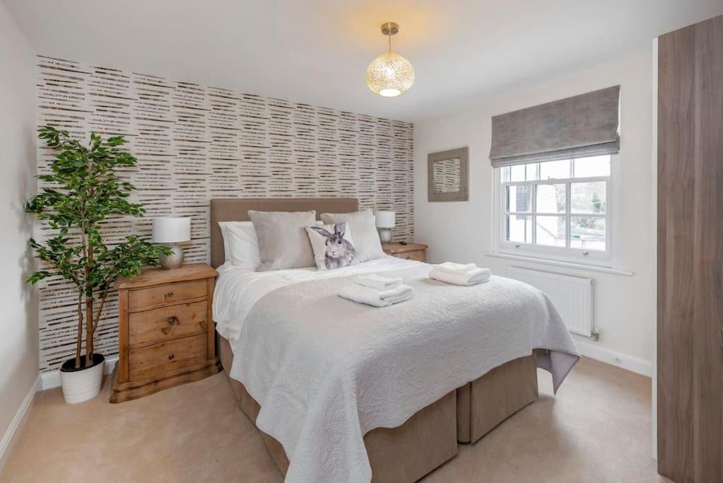Fantastic 3-Bed House With Parking Villa Bath Buitenkant foto