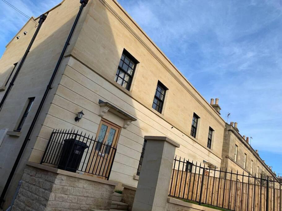 Fantastic 3-Bed House With Parking Villa Bath Buitenkant foto