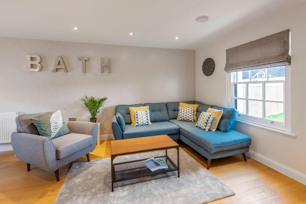 Fantastic 3-Bed House With Parking Villa Bath Buitenkant foto