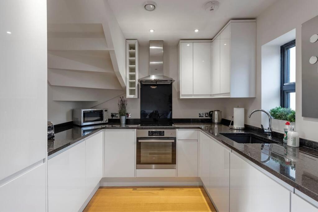 Fantastic 3-Bed House With Parking Villa Bath Buitenkant foto