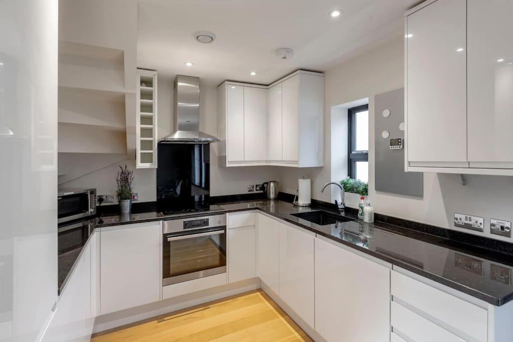 Fantastic 3-Bed House With Parking Villa Bath Buitenkant foto